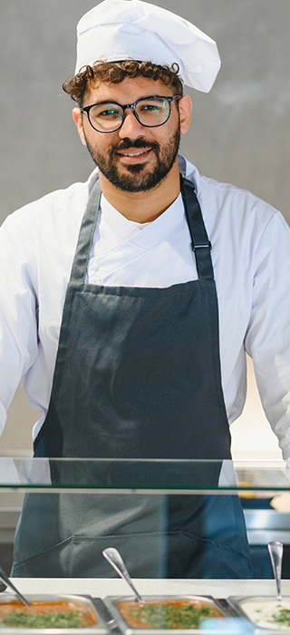 Industries_middle_eastern_restaurant_with_worker